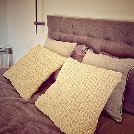 House Sleeps 4 - Parking-balcony-seaview - New *
