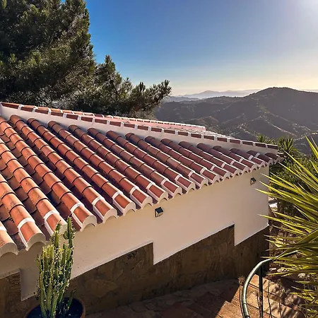 House Sleeps 4 - Parking-balcony-seaview - New *