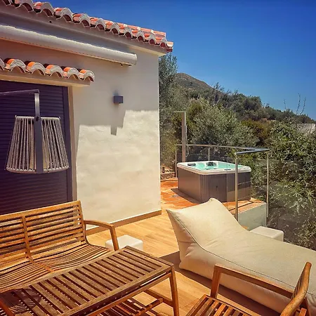 House Sleeps 4 - Parking-balcony-seaview - New בית נופש *